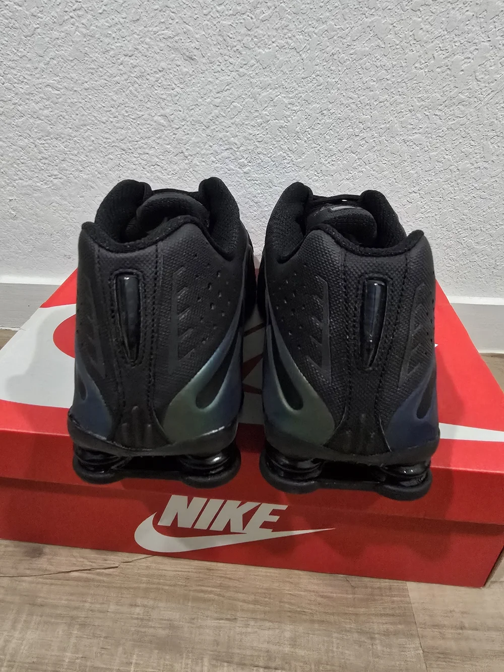 Nike Men’s Black Iridescent Shox Running Shoes